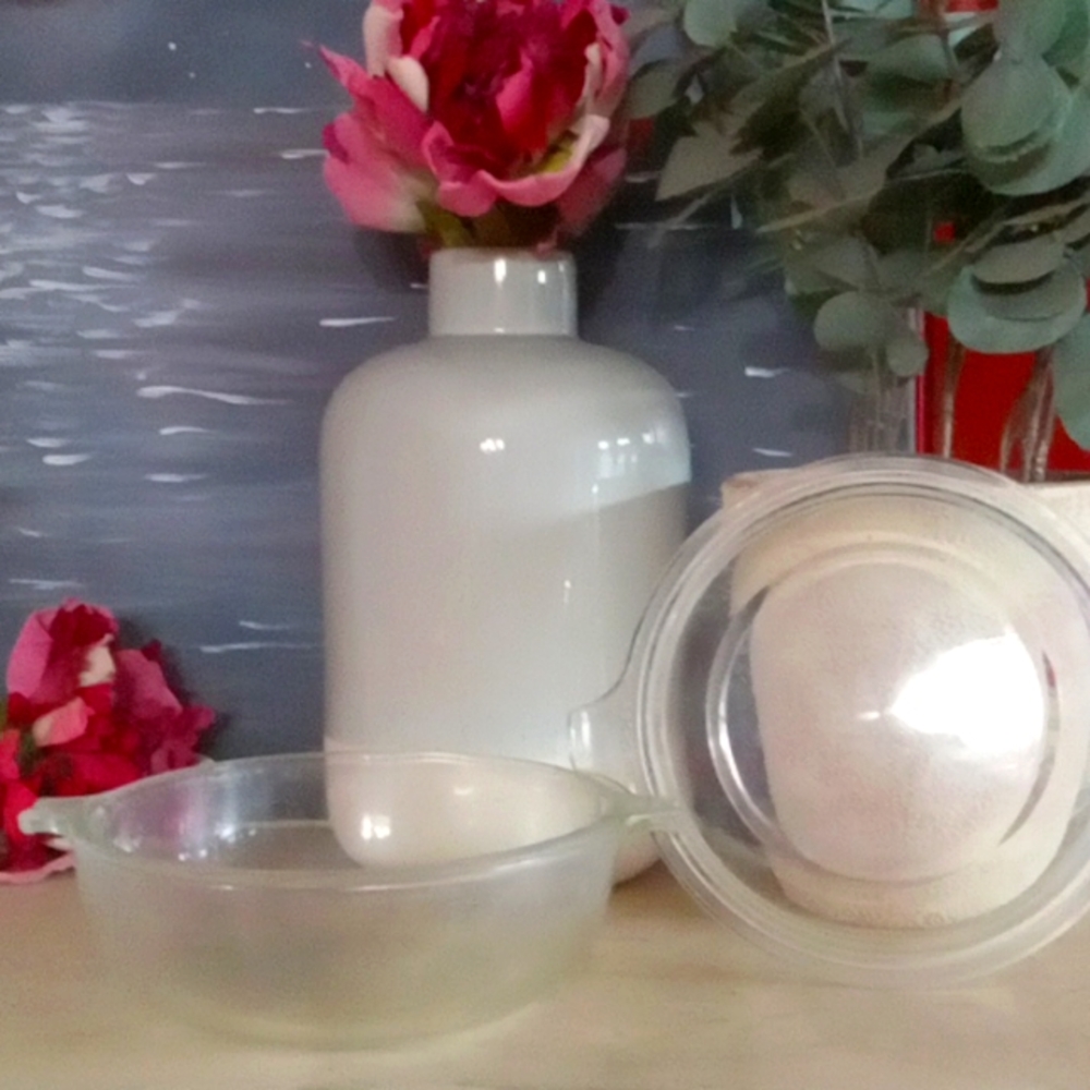 Vintage Pyrex 019 20 Oz Casserole Dish with matching lid (small)